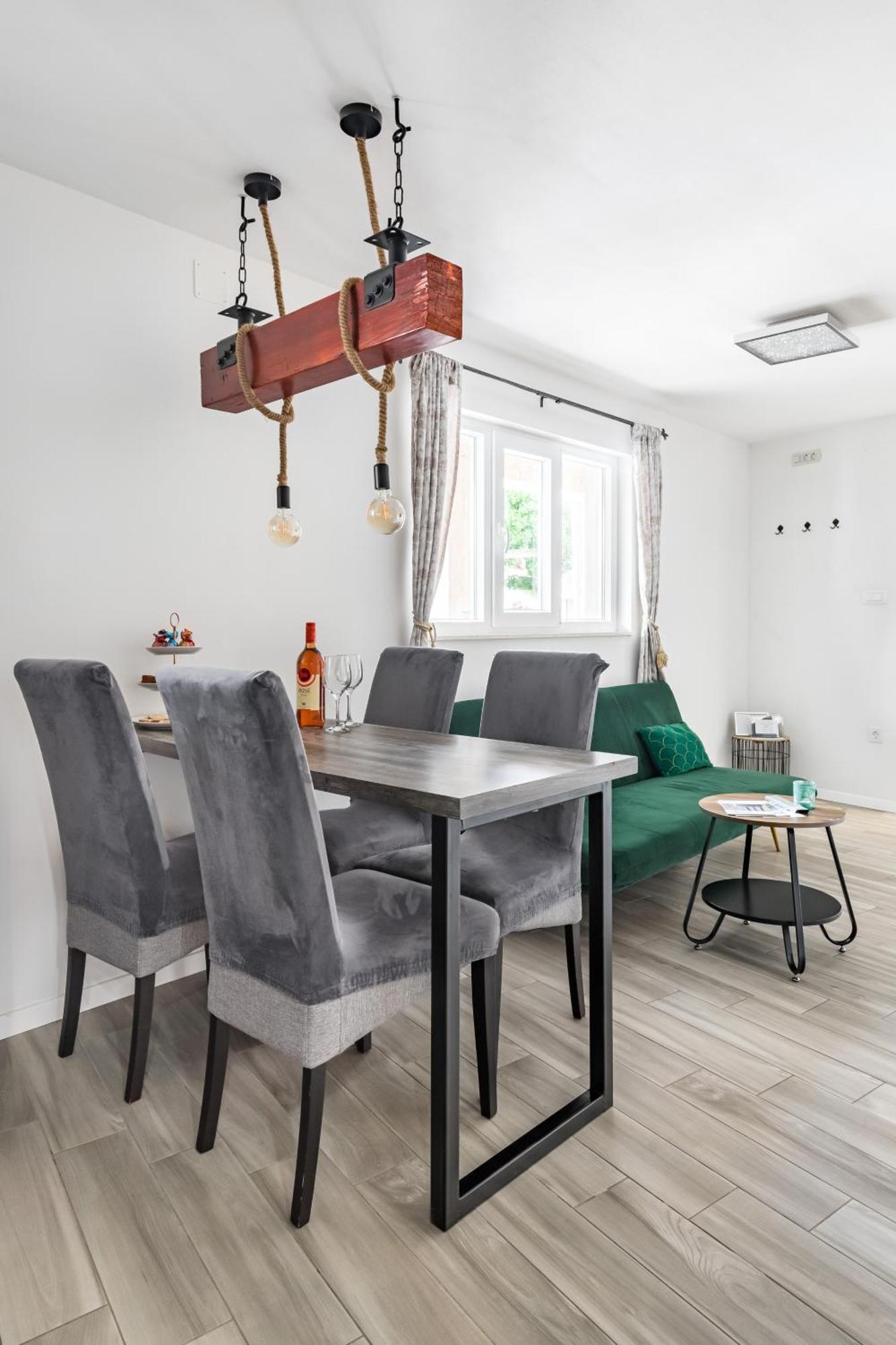 Heritage Apartman Geza In Centar With Private Parking Kastela Exterior photo