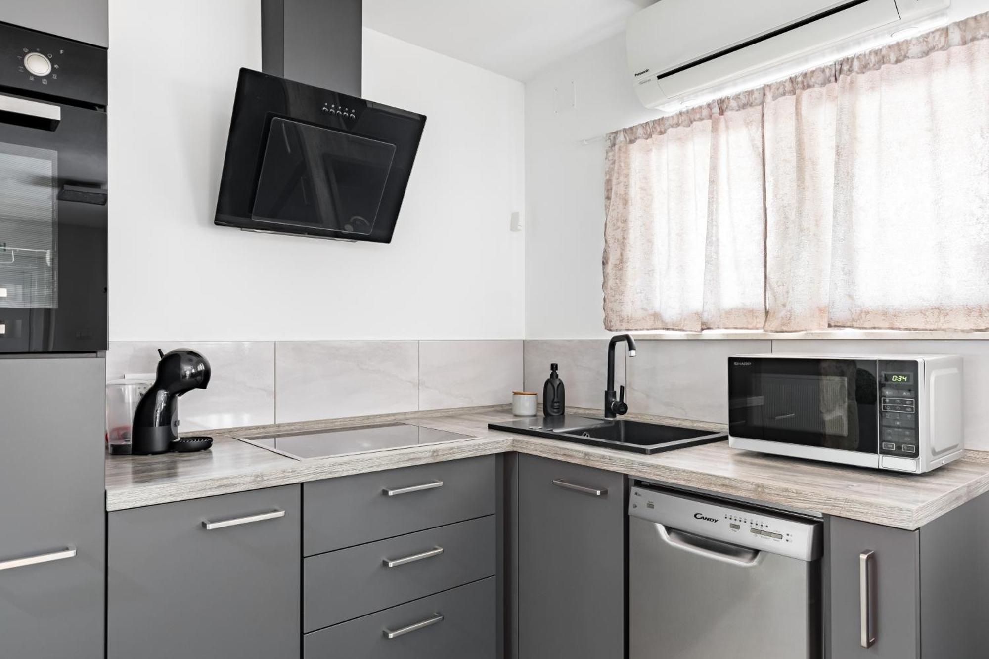 Heritage Apartman Geza In Centar With Private Parking Kastela Exterior photo