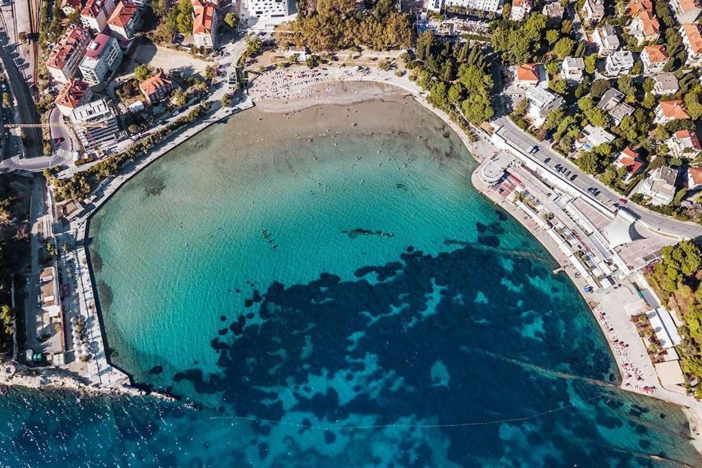 Heritage Apartman Geza In Centar With Private Parking Kastela Exterior photo